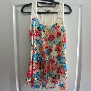 Q-T Maternity Floral Sleeveless Top TShirt Sz M - Multicolor